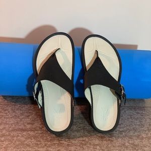 kuru flip flops